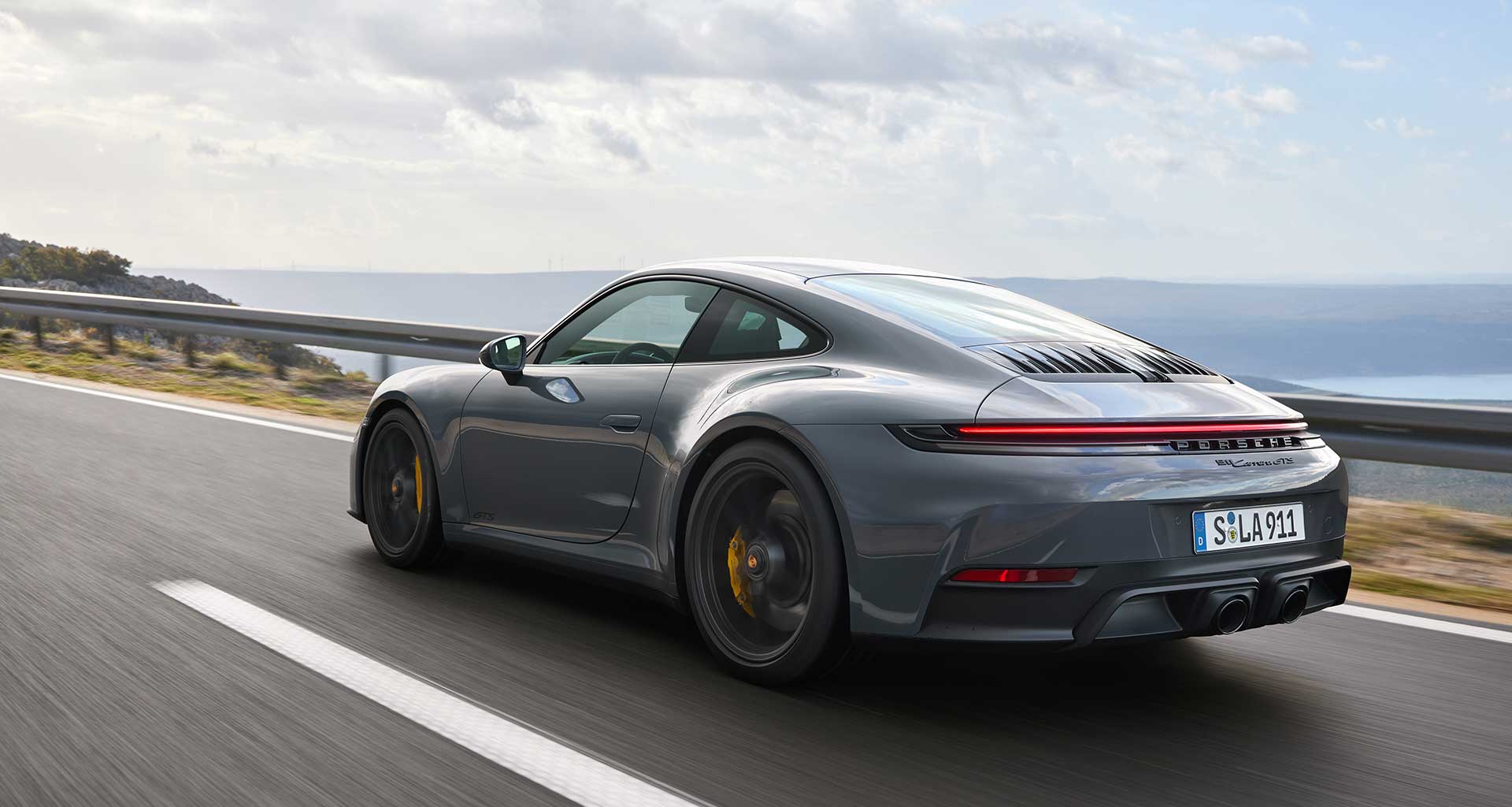Der neue Porsche 911 Carrera GTS: Innovativer, leichter T-Hybrid mit neu entwickeltem 3,6 Liter Sechszylinder-Boxermotor, elektrischem Abgasturbolader und Elektromaschine